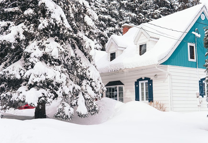 How to Ensure Your Roof is Ready for Winter: Tips From Professional Roofers